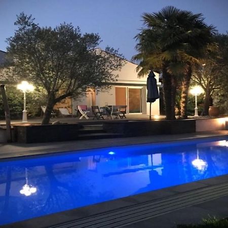 Adorable Guest House Avec Balneo Et Piscine اولونْ-سور-مير المظهر الخارجي الصورة